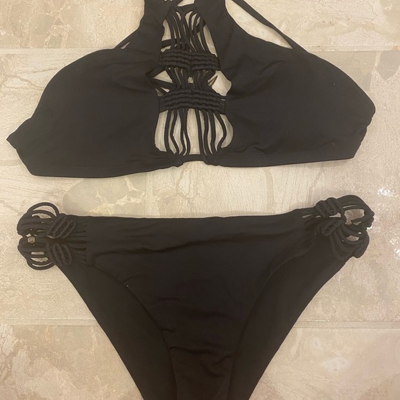 Black bikini - Picture 2 of 2